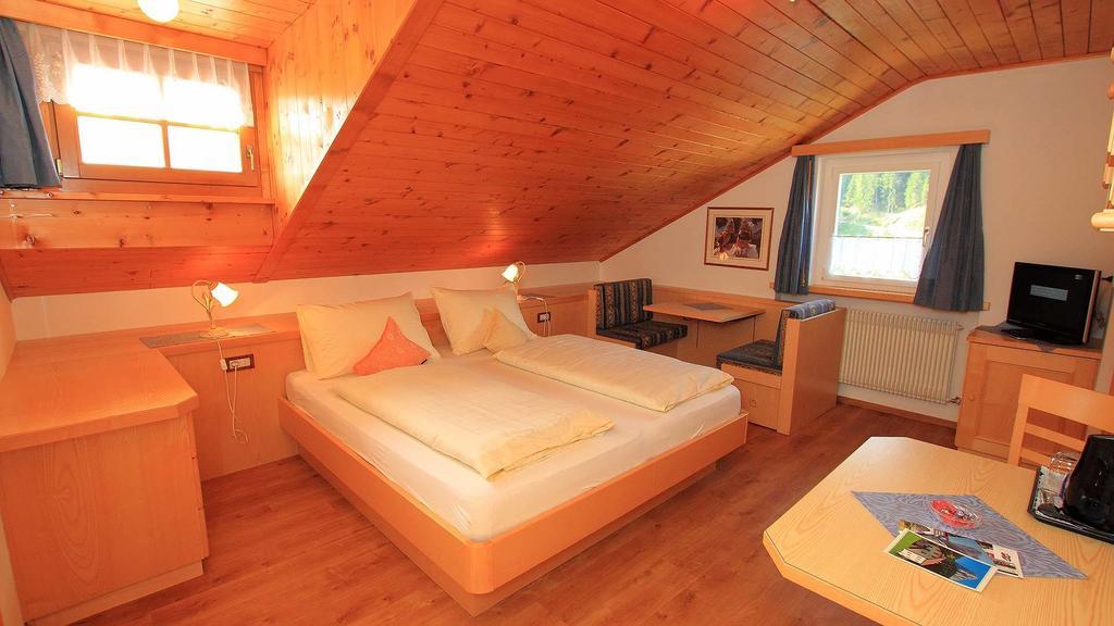 Bed And Breakfast Iman Santa Cristina Val Gardena Rum bild